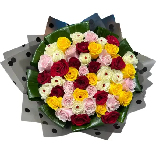 Ramo de 50 rosas importadas multicolor con papel coreano y brill